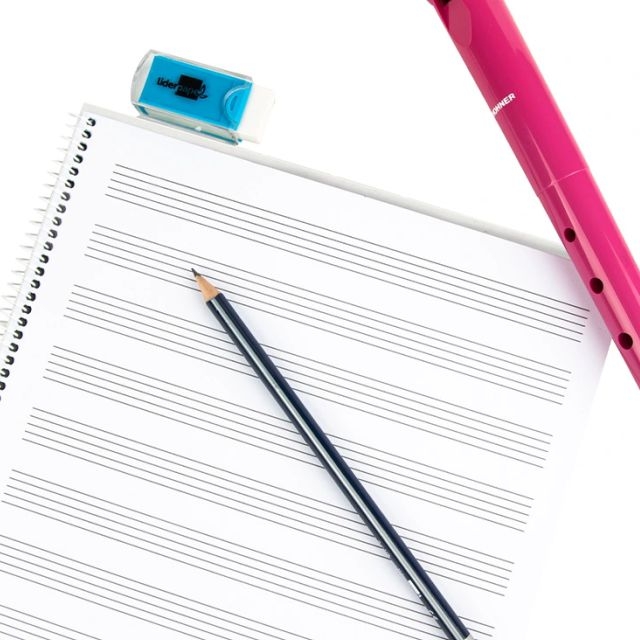 cuaderno libreta musica folio pentagramas