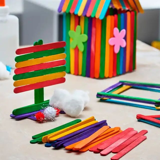 manualidades con palos polo planos colores